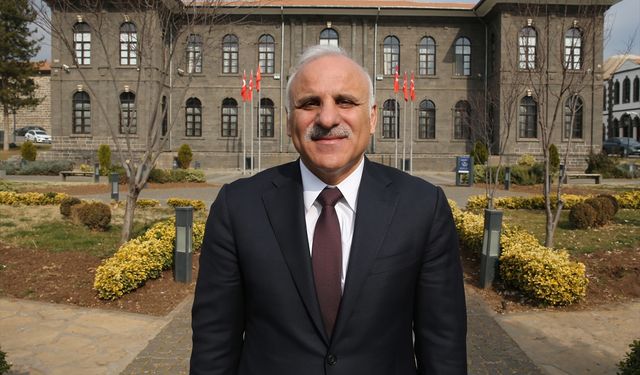 Diyarbakır Valisi Murat Zorluoğlu, deprem dolayısıyla kentte yürütülen çalışmaları değerlendirdi