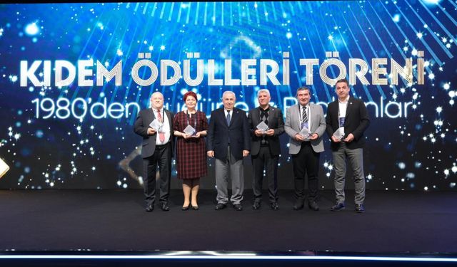 Final Eğitim Kurumları, kıdem ödülleri töreniyle 45. yıldönümünde eğitimcileri ödüllendirdi