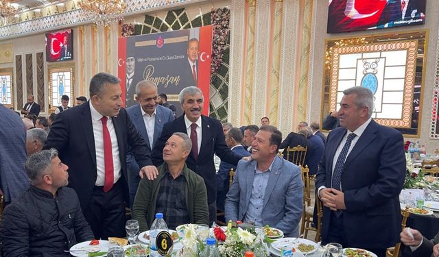 Kilis Valisi Şahin, iftarda muhtarlarla bir araya geldi