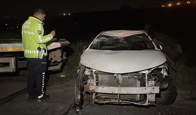 Diyarbakır'da şarampole devrilen otomobildeki 1 kişi öldü, 3 kişi yaralandı