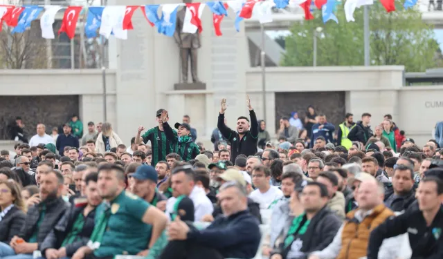 İzmit Kent Meydanı’nda yeşil-siyah heyecan