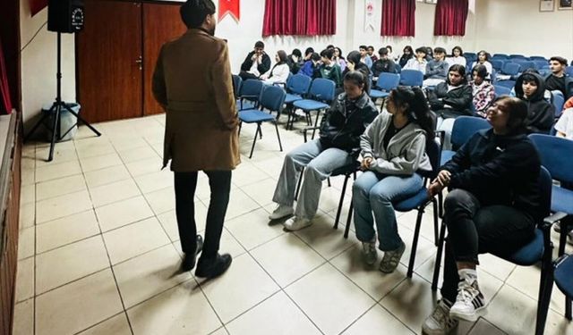 Şanlıurfa Yeşilay Şubesince "Teknolojik bağımlılık" semineri düzenlendi
