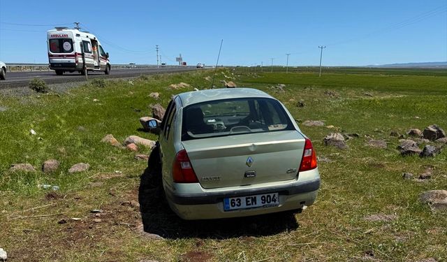 Şanlıurfa'da şarampole devrilen otomobilin sürücüsü yaralandı