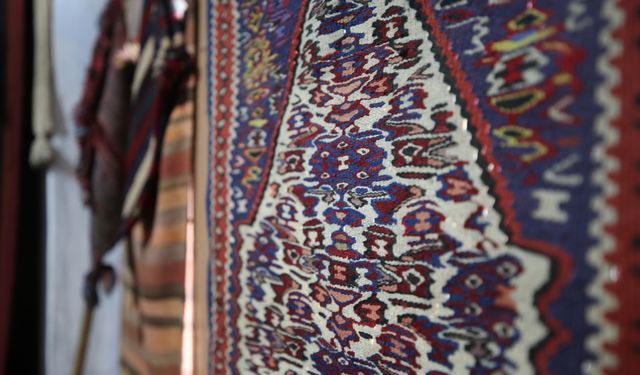 Siirtli esnaf yarım asırlık "antika kilim" işiyle 11 çocuk büyüttü