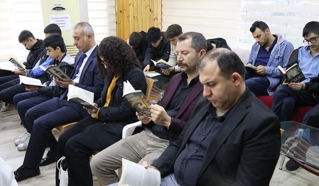 Siirt'te, 61. Kütüphaneler Haftası kapsamında kitap okuma etkinliği düzenlendi