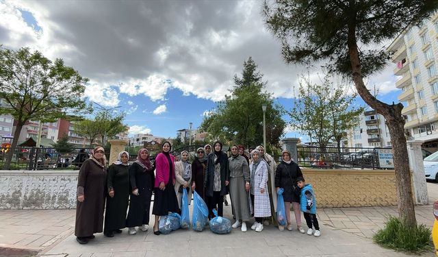 Siirt'te AK Parti Kadın Kolları üyelerinden çevre temizliği