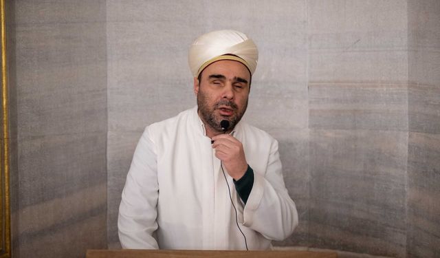 Sultanahmet Camisi'nin gönül gözüyle gören müezzini engellilere ilham oluyor