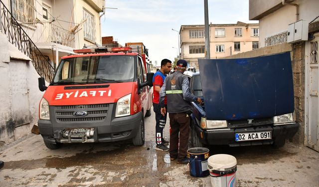 Adıyaman'da yanan otomobilde hasar oluştu