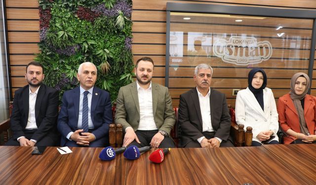 AK Partili Gül, Siirt'te gazetecilerle bir araya geldi