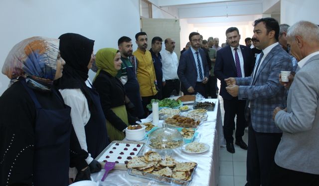 Kahta Halk Eğitim Merkezi yıl sonu sergisi açıldı