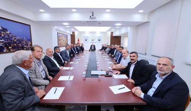 Mardin Valisi Akkoyun muhtarlarla bir araya geldi