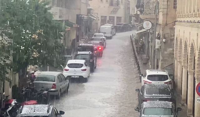 Mardin'de dolu ve sağanak etkili oldu