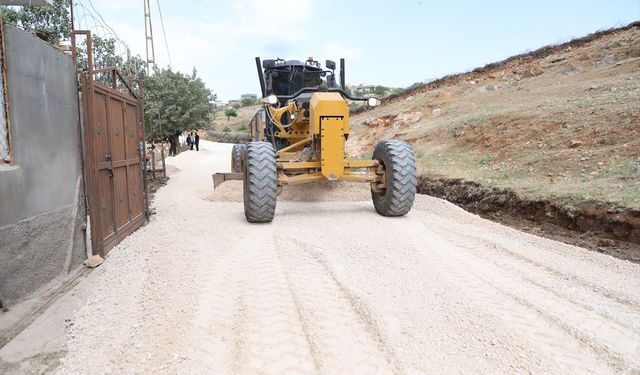 Mardin'de yol yapım çalışmaları sürüyor