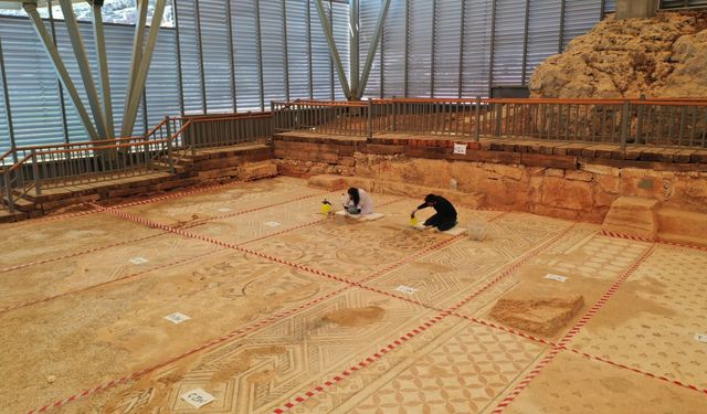 Perre Antik Kenti'ndeki 125 metrekarelik mozaikte konservasyon işlemi