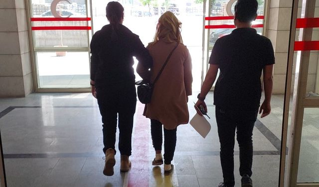 Siirt'te mağazadan kıyafet hırsızlığı güvenlik kamerasında