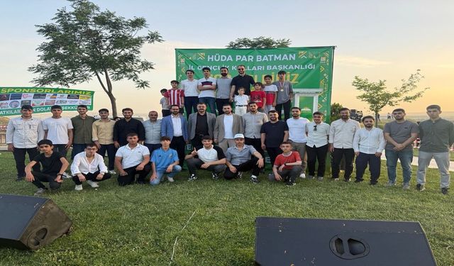 Batman'da Coşkulu Etkinlik: HÜDA PAR Gençliği Parkları Güzelleştirdi!