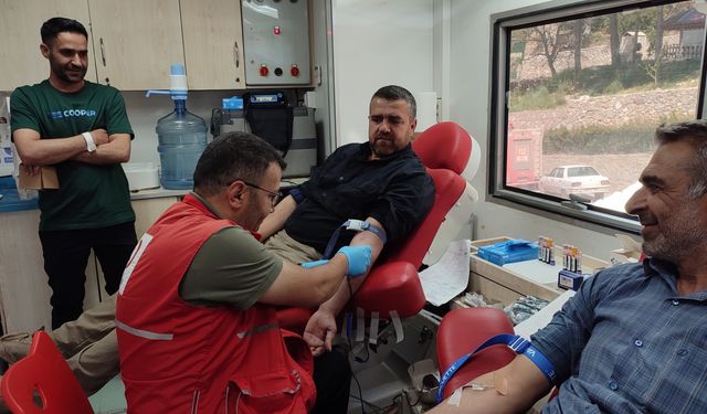 Türk Kızılay Çelikhan'da kan bağışı standı açtı