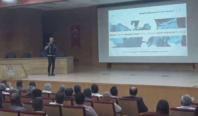 Adıyaman'da muhtarlara uyuşturucuyla mücadele eğitimi