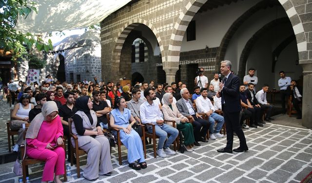 AK Parti Genel Başkan Yardımcısı Yalçın, Diyarbakır'da Gençlik Buluşması'nda konuştu: