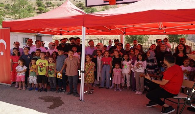 Batman Üniversitesi Korosu'ndan Çocuklara Unutulmaz Müzik Ziyafeti