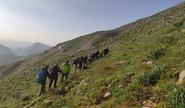Batman'da Dağcılar Mereto Dağı'na Tırmandı