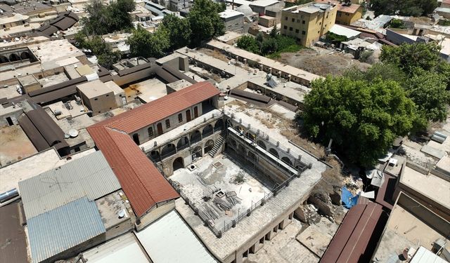 Depremde hasar gören Şanlıurfa'daki tarihi Barutçu Hanı restore ediliyor
