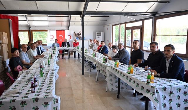 Diyarbakır Valisi Zorluoğlu, Türk Kızılay bağışçıları ve yöneticileriyle buluştu