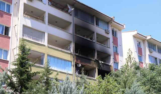 Diyarbakır'da binada çıkan yangında 3 kişi dumandan etkilendi