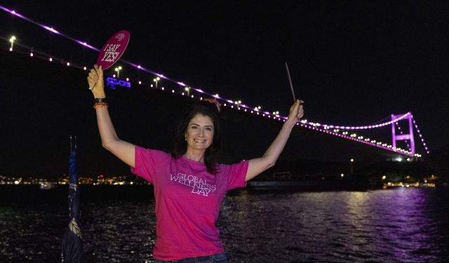 FSM Köprüsü Global Wellness Day'in 14'üncü yılı kapsamında magenta rengine büründü