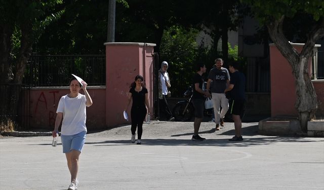 Gaziantep ve çevre illerde YKS'nin ikinci oturumu AYT başladı