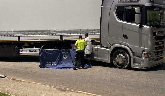 Gaziantep'te tırın çarptığı motosikletteki 2 kişi öldü