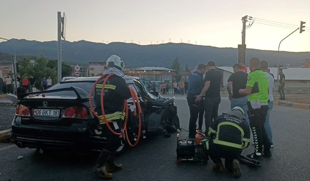 Gaziantep'te tırla otomobilin çarpıştığı kazada 2 kişi yaralandı