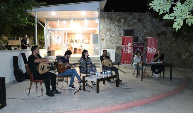 Kilis'te 'Bilim Kafe' etkinliğinde 'Coğrafyadan Müziğe, Anadolu'yu Dinlemek' anlatıldı