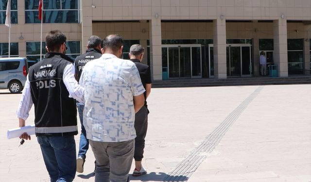 Kilis'te uyuşturucu operasyonunda yakalanan 2 zanlı tutuklandı