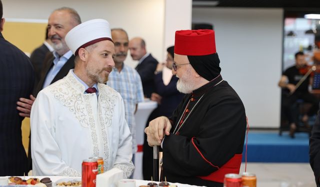 Mardin'de farklı dine mensup vatandaşlar bayramlaşma programında buluştu