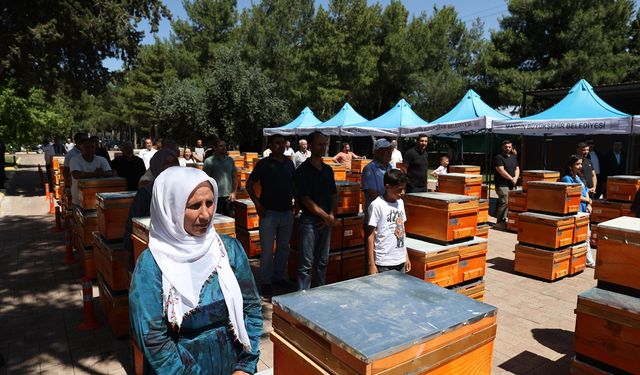Mardin'de üreticilere yüzde 75 hibe ile 4 bin arı kovanı dağıtıldı