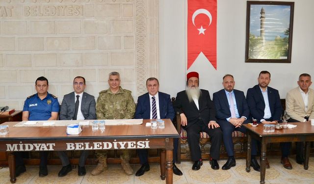 Midyat'ta farklı dine mensup vatandaşlar bayramlaşma programında buluştu