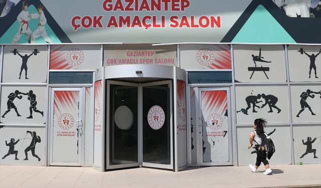 Paralimpik sporcu yüzmedeki başarısını halterde de sürdürmek istiyor
