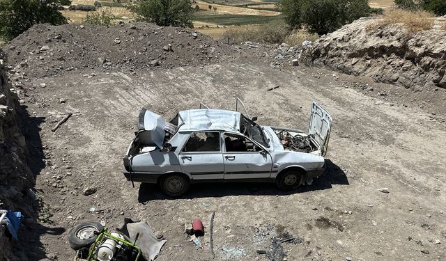 Park ettiği otomobilin el frenini çekmeyi unutan kişi hareket eden aracın altında kaldı