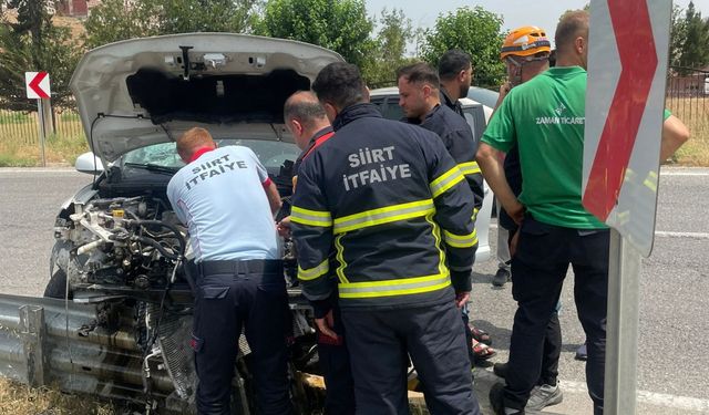 Siirt'te bariyerlere çarpan otomobilin sürücüsü yaralandı