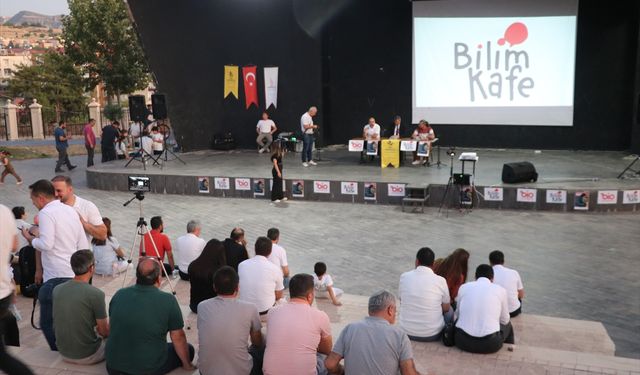 Siirt'te düzenlenen 'Bilim Kafe' etkinliğinde enerji konusu ele alındı