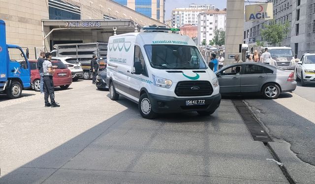 Siirt'te otomobil ile kamyonun çarpıştığı kazada ölenlerin sayısı 2'ye yükseldi