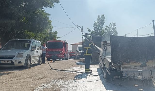 Siirt'te park halindeki otomobilde çıkan yangın söndürüldü