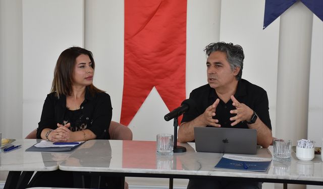 Şırnak'ta 'Bilim Kafe' etkinliğinde 'Osmanlı Devleti'nde Gelir Dağılımı' anlatıldı