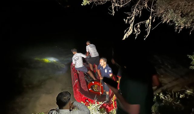 Şırnak'ta Dicle Nehri'nde mahsur kalan 4 kişi kurtarıldı