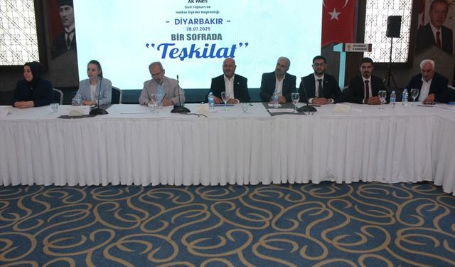 AK Parti, Diyarbakır'da 'Bölgesel Sivil Toplum ve Halkla İlişkiler Toplantısı' düzenledi