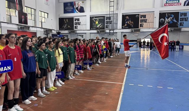 Anadolu Yıldızlar Ligi hentbol yarı final müsabakaları Şırnak'ta başladı