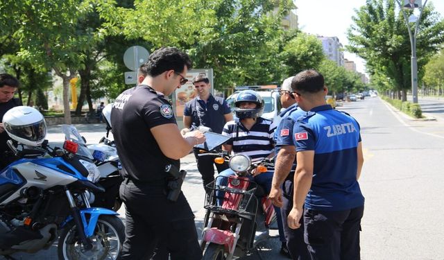 Batman'da Motosiklet Sürücülerine Ortak Denetim