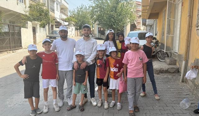 Çermik'te TÜGVA gönüllüsü çocuklar hayvanlar için atıktan suluk yaptı