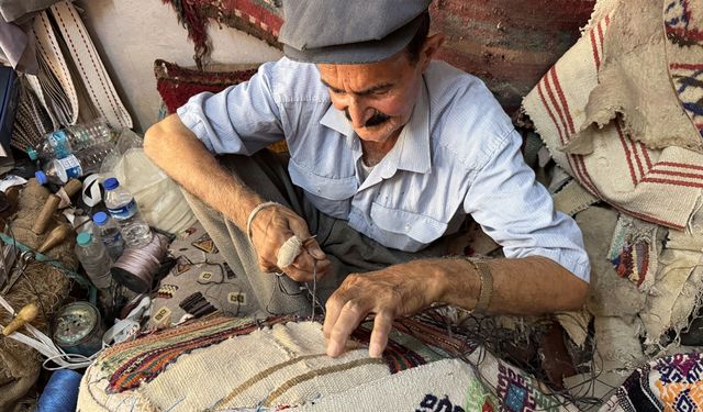 Dedesinden kalan aletlerle 50 yılı aşkın süredir semercilik yapıyor